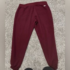 Figs Zamora Scrub Joggers 
Women’s XL 
Burgundy